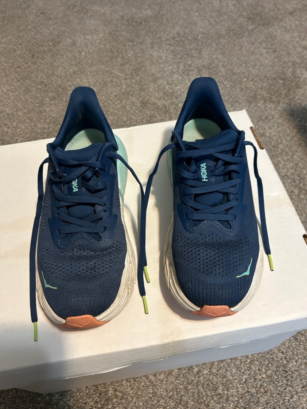 Hoka Women's Arahi 7 Running Shoes -- Navy -- size 8B (EU 40)